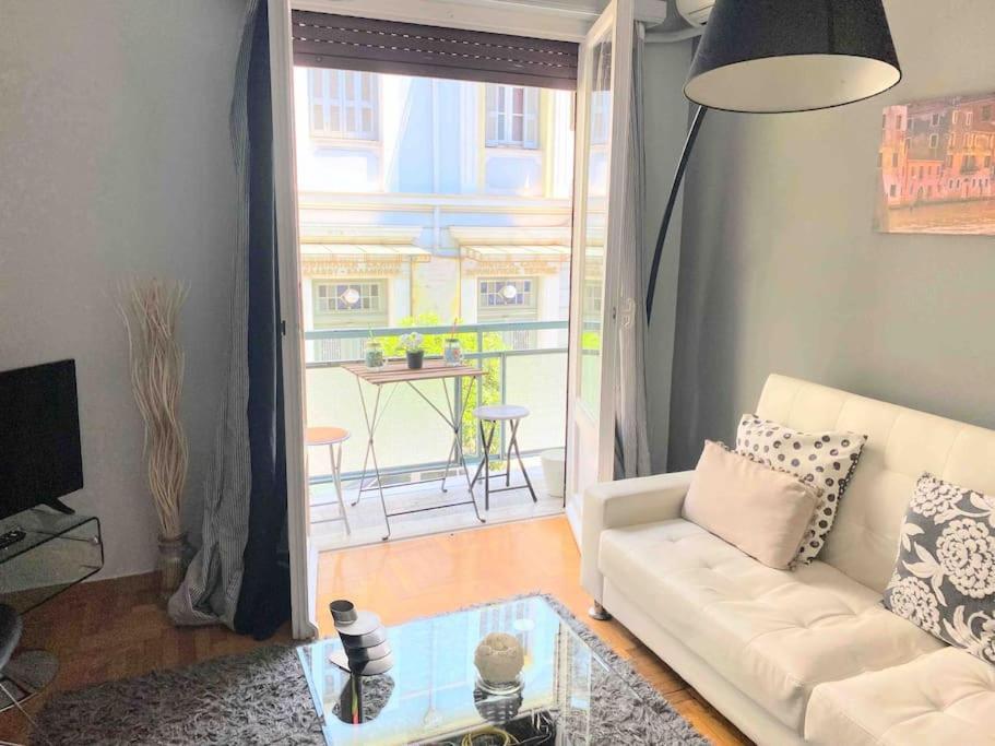 2Bdr Olympianzeus Apt With Netflix Athens Luaran gambar